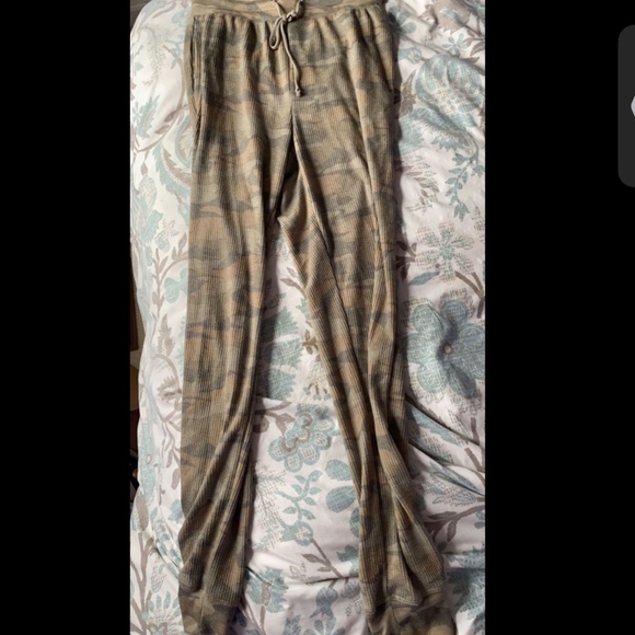 Bluenotes Camo Sweatpants - Picture 3 of 4